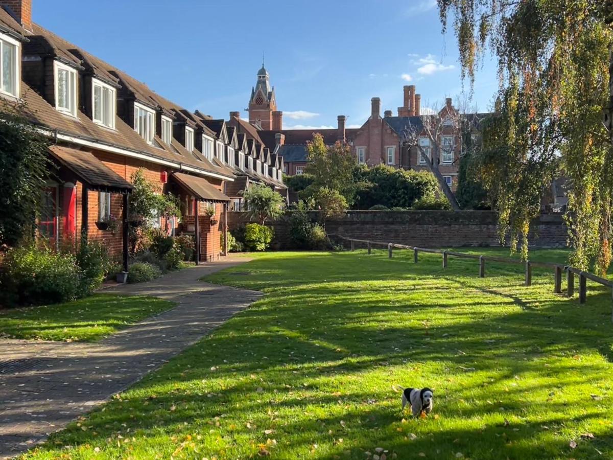 Beddington Park Lodge East ウォリントン エクステリア 写真